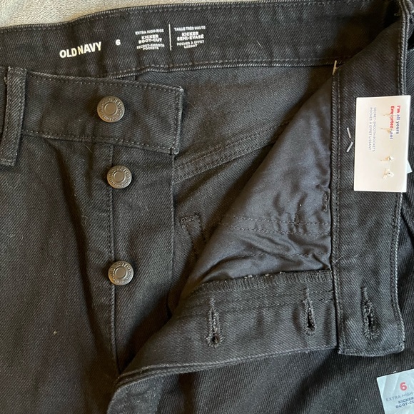 NWT OLD NAVY Black Kicker Boot-Cut Jeans. Sz 6. - Picture 2 of 4